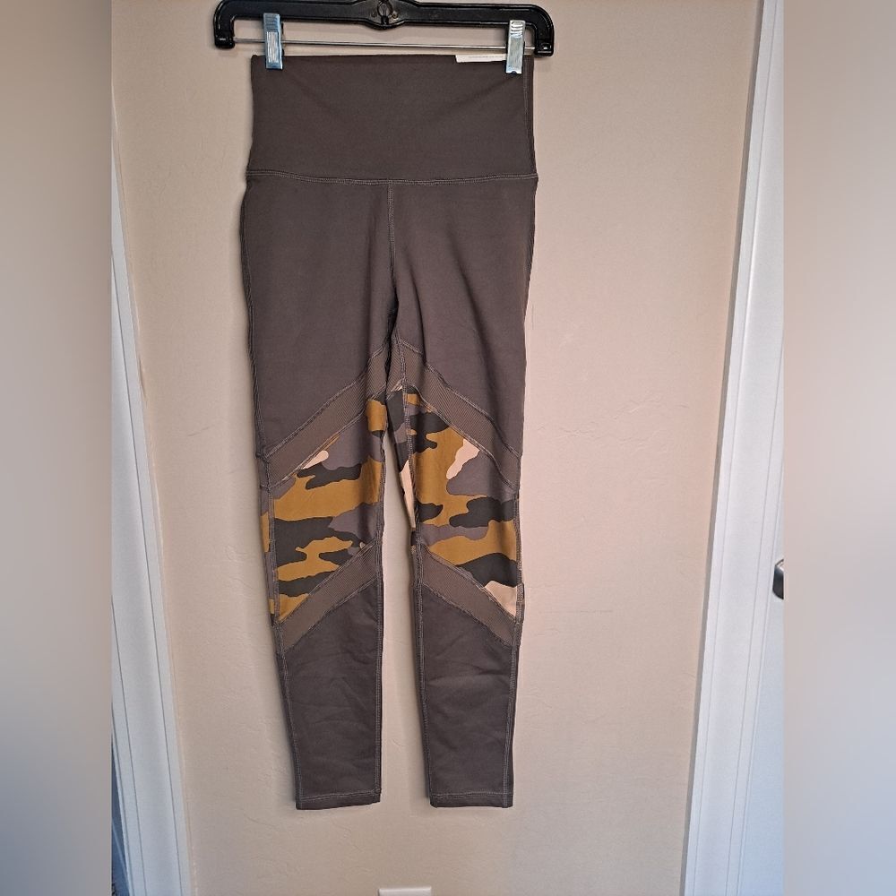 Aerie OFFLINE Hugger High Waist Camo  Leggings. New with tags.